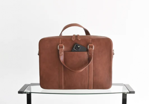 Tas kerja dengan tampilan warna-warna earthy yang hangat